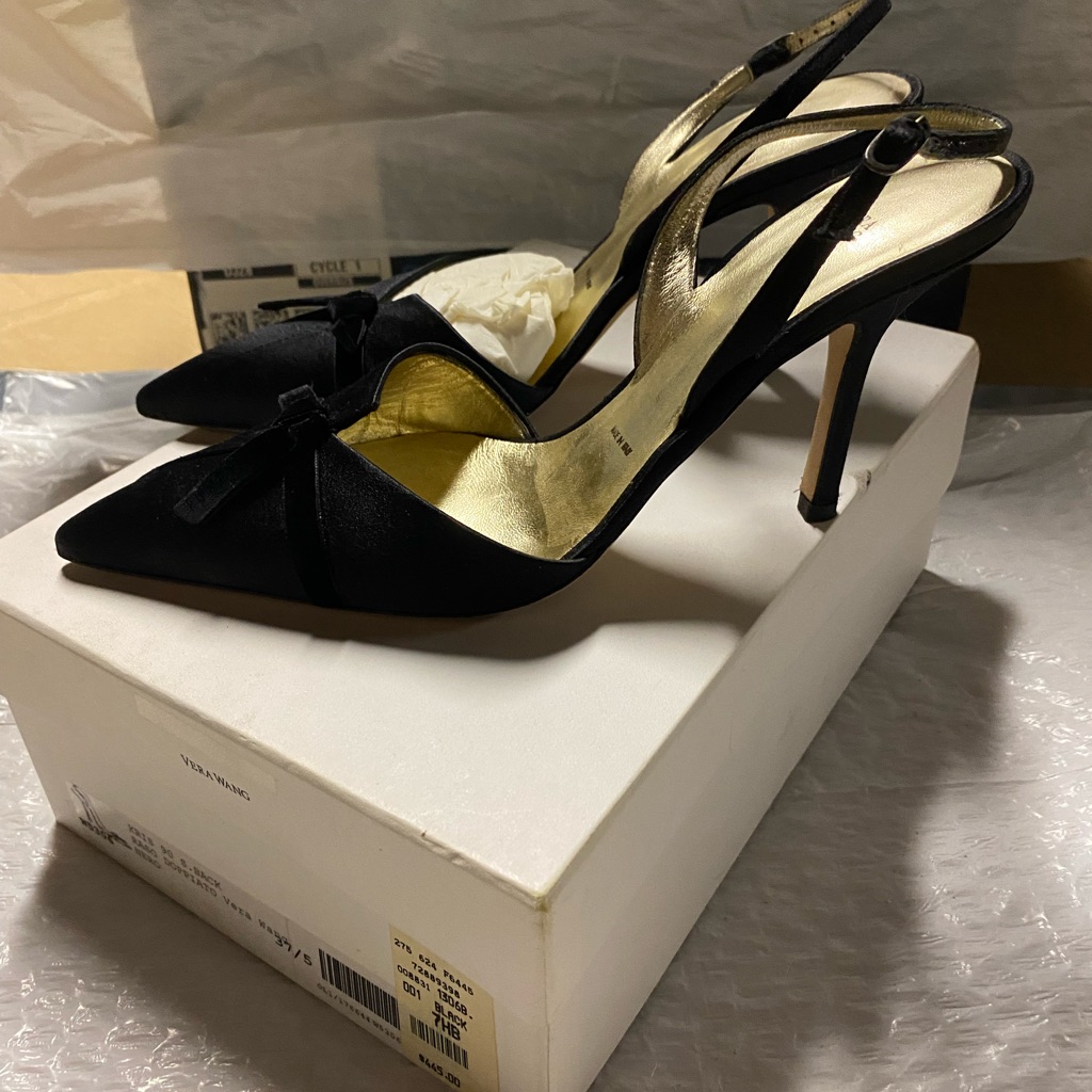 Vera Wang Black Silk Like Heels. 37.5